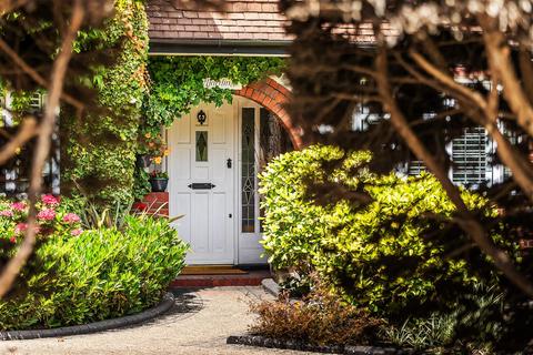 4 bedroom detached house for sale, Nonsuch Walk, Cheam, SM2
