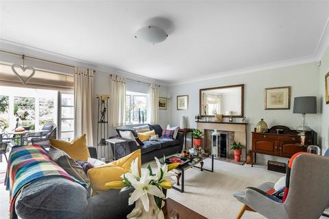 4 bedroom detached house for sale, Nonsuch Walk, Cheam, SM2