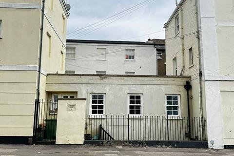 Studio to rent, 1A Hewlett Road, Cheltenham, Gloucestershire, GL52 6DE