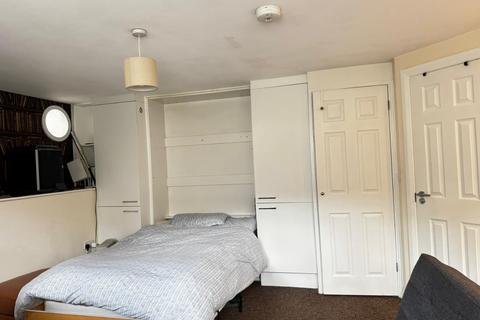 Studio to rent, 1A Hewlett Road, Cheltenham, Gloucestershire, GL52 6DE