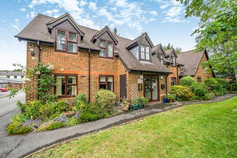 2 bedroom retirement property for sale, Pinewood Court, Fleet GU51