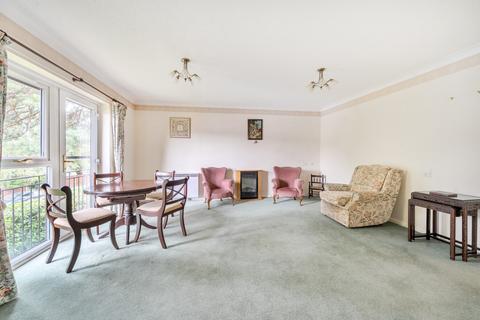 2 bedroom retirement property for sale, Pinewood Court, Fleet GU51