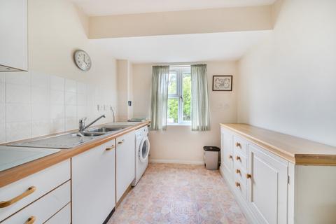 2 bedroom retirement property for sale, Pinewood Court, Fleet GU51