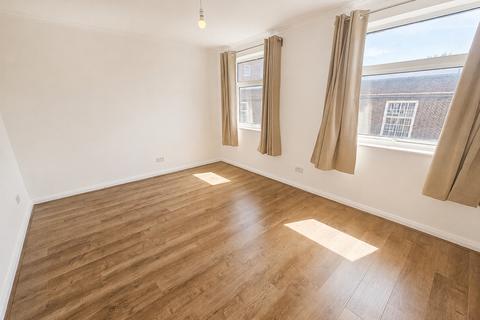 2 bedroom maisonette to rent, Milldene, Daws Lane, Mill Hill, NW7