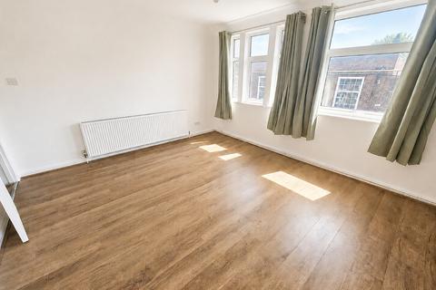 2 bedroom maisonette to rent, Milldene, Daws Lane, Mill Hill, NW7