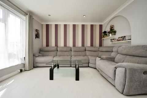 5 bedroom semi-detached house for sale, Russell Avenue, Aylesbury