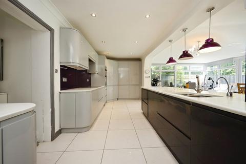 5 bedroom semi-detached house for sale, Russell Avenue, Aylesbury