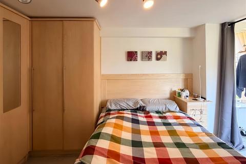 1 bedroom in a flat share to rent, Flat Share-Highcroft Hall, Highcroft Road, Birmin