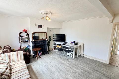 3 bedroom house to rent, Fanshawe Crescent, Dagenham, RM9