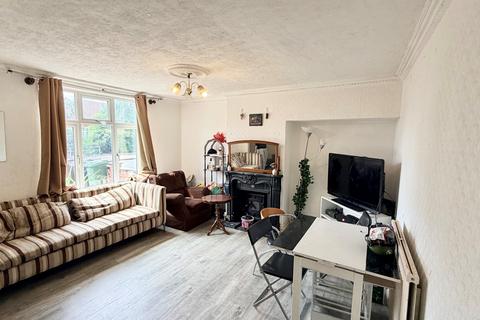 3 bedroom house to rent, Fanshawe Crescent, Dagenham, RM9