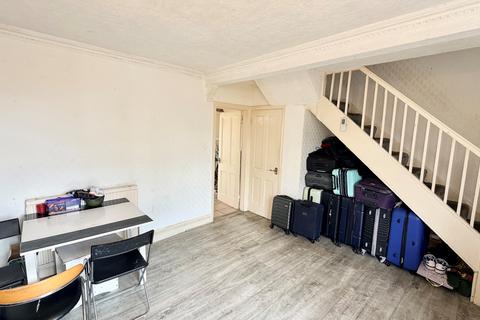 3 bedroom house to rent, Fanshawe Crescent, Dagenham, RM9