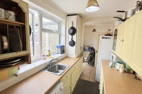 3 bedroom house to rent, Fanshawe Crescent, Dagenham, RM9