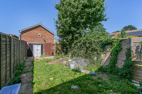 3 bedroom terraced house for sale, Ashdale Close, Staines-upon-Thames, Surrey, TW19