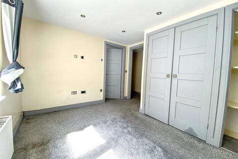 3 bedroom property for sale, Sterling House, 41 London Street, Surrey, KT16 8AP
