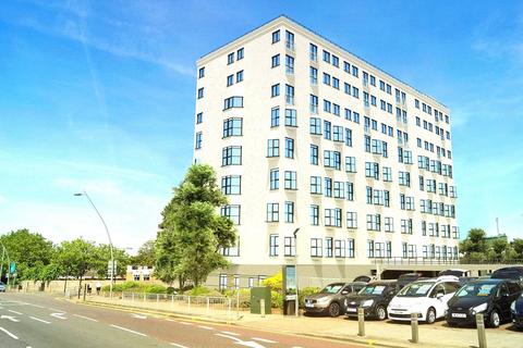 2 bedroom apartment to rent, High Road, Romford RM6