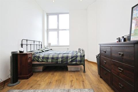 2 bedroom apartment to rent, High Road, Romford RM6