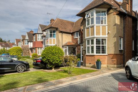 4 bedroom semi-detached house for sale, The Crescent, London N11
