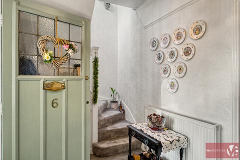 4 bedroom semi-detached house for sale, The Crescent, London N11