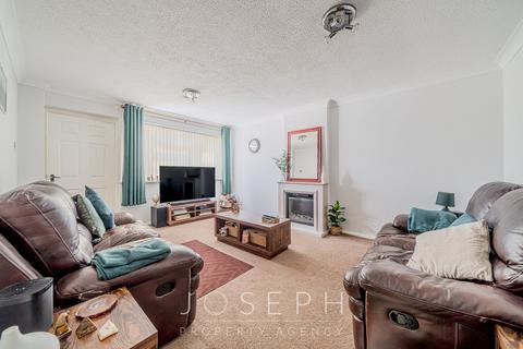3 bedroom semi-detached house for sale, Neath Drive, Ipswich, IP2