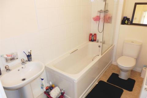 2 bedroom flat to rent, Knights Road, Eliot Park, CV10 7PG