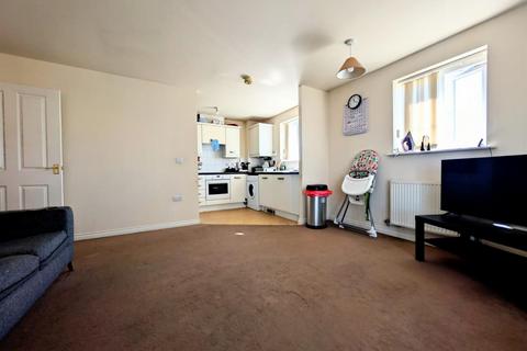 2 bedroom flat to rent, Knights Road, Eliot Park, CV10 7PG
