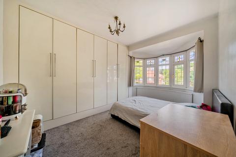 3 bedroom semi-detached house for sale, Wricklemarsh Road, London