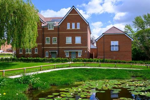 4 bedroom end of terrace house for sale, Spring Hill, Manor Lane, Maidenhead SL6