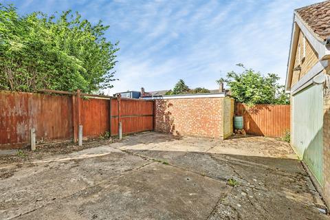 3 bedroom detached bungalow for sale, Simons Walk, Pattishall, Towcester