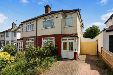 Waverley Avenue, Sutton
