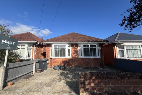 2 bedroom bungalow to rent, Evershot Road , Bournemouth,