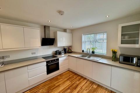 2 bedroom bungalow to rent, Evershot Road , Bournemouth,