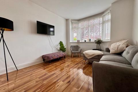 2 bedroom bungalow to rent, Evershot Road , Bournemouth,