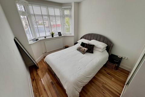 2 bedroom bungalow to rent, Evershot Road , Bournemouth,