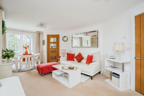 1 bedroom flat for sale, Beaconsfield Road, Waterlooville, Hampshire, PO7