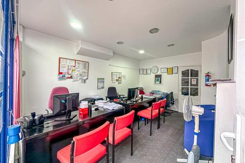2 bedroom maisonette for sale, High Street North, London E12
