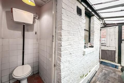 2 bedroom maisonette for sale, High Street North, London E12