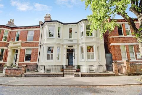 5 bedroom semi-detached house to rent, Chester House, Leicester Street, Leamington Spa