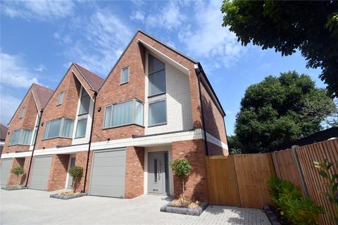 Woodfield Mews, Woodfield Gardens, New Malden, KT3