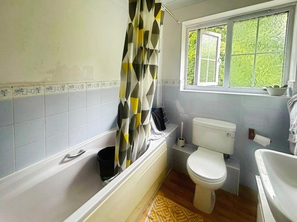 Devonshire Park, Reading, Berkshire - More
