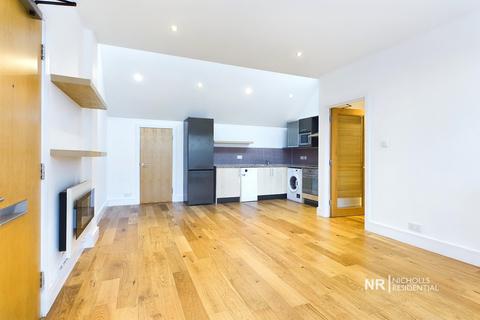 2 bedroom flat to rent, Epsom KT19