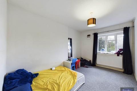 3 bedroom flat to rent, Restons Crescent, Thanington Court Restons Crescent, SE9