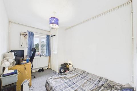 3 bedroom flat to rent, Restons Crescent, Thanington Court Restons Crescent, SE9