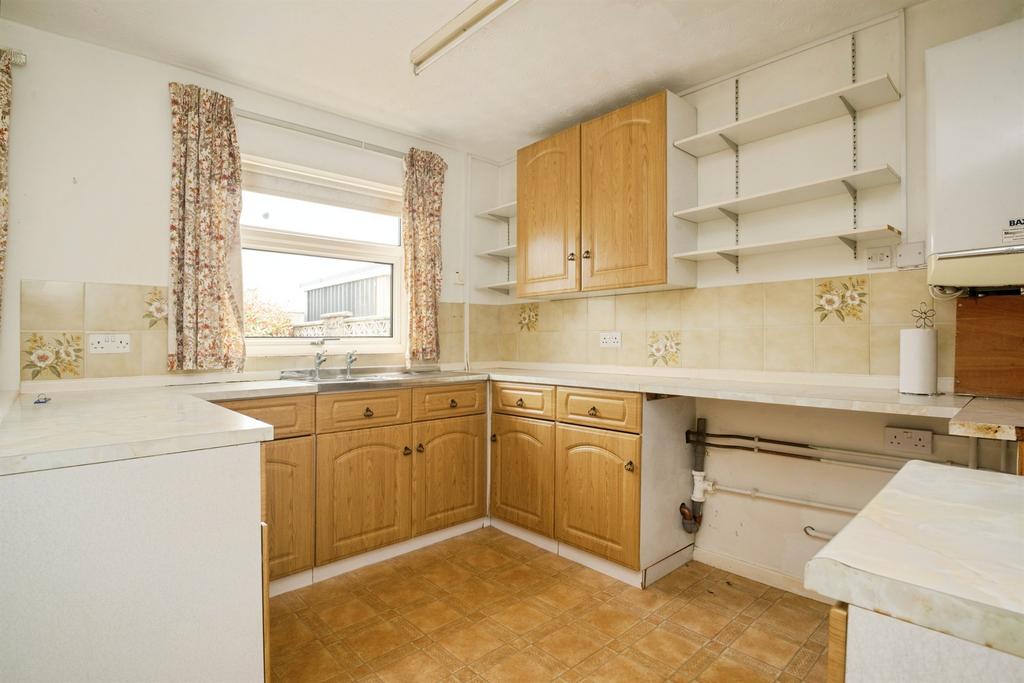 House in Cardiff, Whitchurch - More