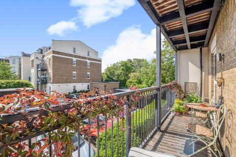 2 bedroom flat for sale, Wadham Mews, Mortlake, London, SW14