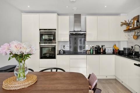2 bedroom flat for sale, Wadham Mews, Mortlake, London, SW14