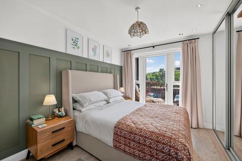 2 bedroom flat for sale, Wadham Mews, Mortlake, London, SW14