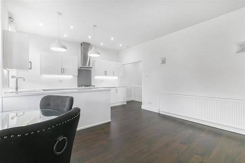 undefined, Upper Walthamstow Road, Walthamstow, London, E17