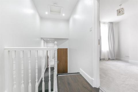 undefined, Upper Walthamstow Road, Walthamstow, London, E17