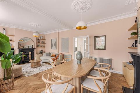 4 bedroom end of terrace house for sale, Barrett Road, Walthamstow, London, E17