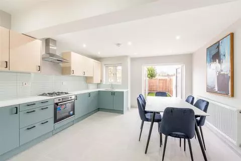 4 bedroom terraced house for sale – pohled 2